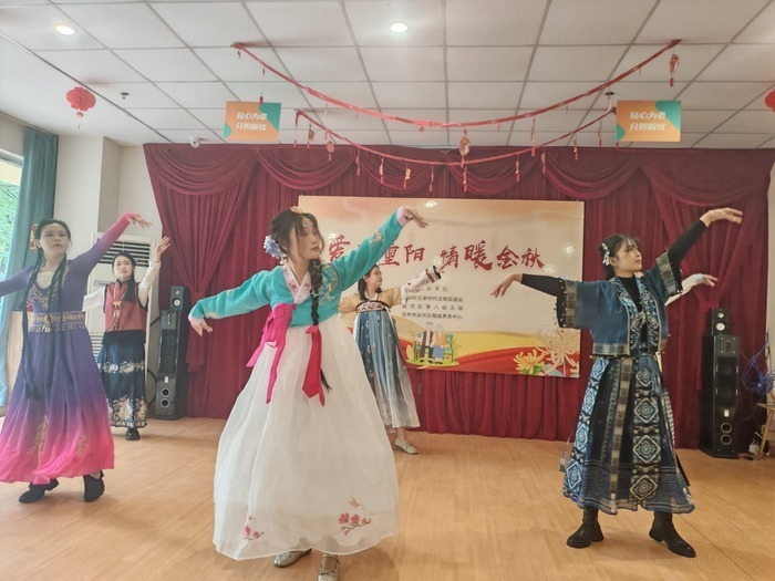 攀枝花德铭菩提养护院重阳暖心现场:祖孙同乐,传承敬老家风