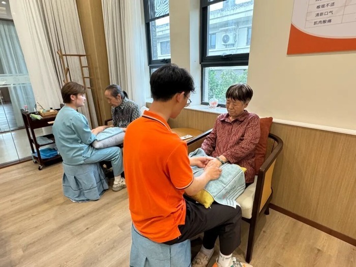 探秘西安鹏瑞利知智照护家园:如何让认知症长者重拾笑容?