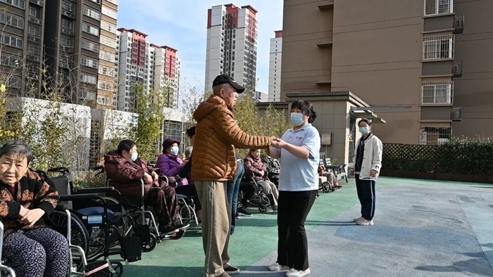 九九养老康复医疗中心揭秘:让长者“动”出健康,“律”出精彩人生!