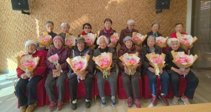 泰康之家·湘园（护理照护区）银发族惊艳毕业秀：非洲鼓、AI婚礼齐上阵！