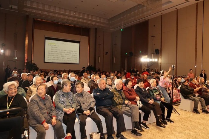 泰康之家·甬园新春联欢会爆燃现场:长辈C位出道,暖意破屏而出