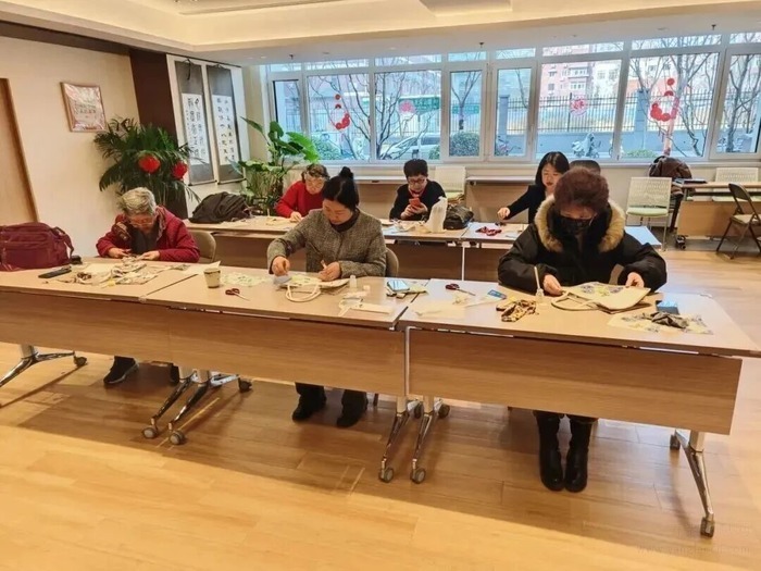泰康之家·燕园领衔银发经济新范式:政策东风下的养老革命