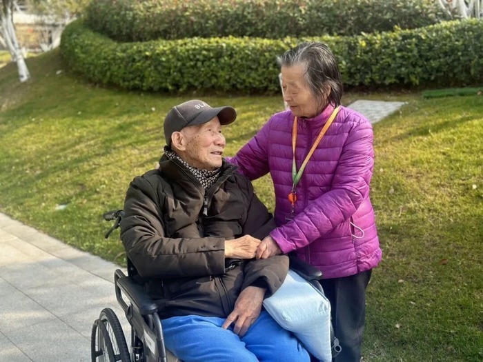 泰康之家·吴园:一对老教授的“真香”养老逆袭记