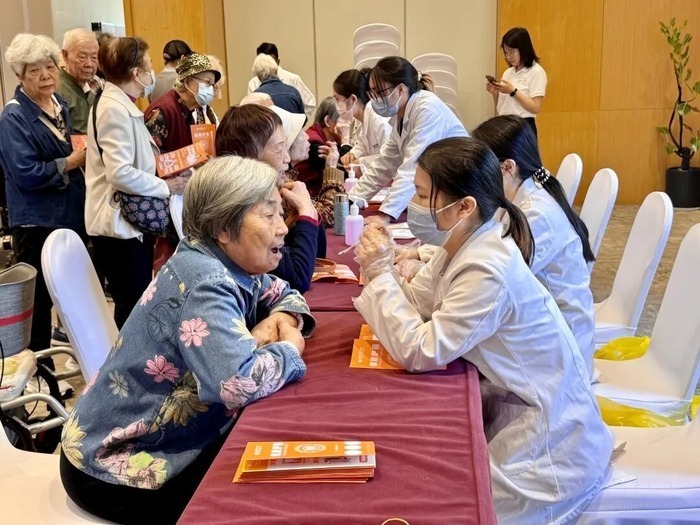 泰康之家·粤园长者专享:一口好牙,乐享晚年