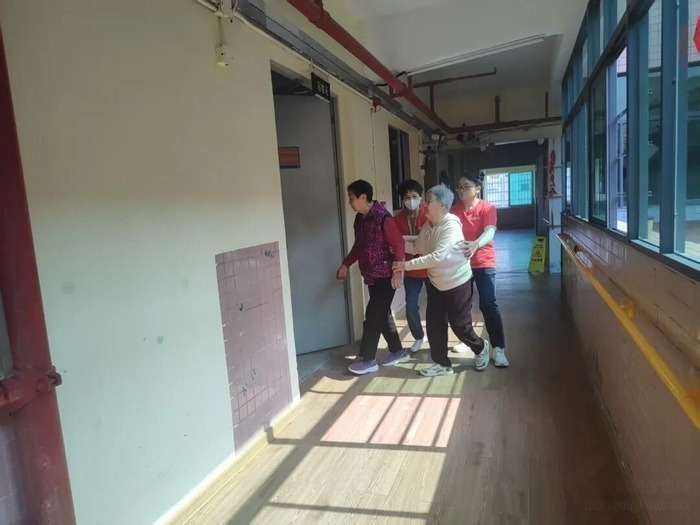 筑牢安全防线,守护夕阳红——晚晴苑养护院开展消防应急演练