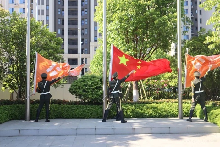 泰康之家·徽园五一爆火现场:升旗+缝扇+民乐,银发族玩出年轻范!