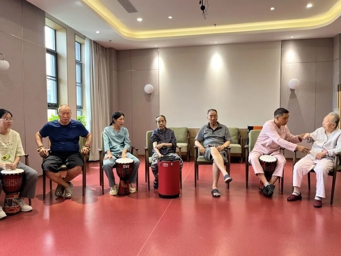 西安鹏瑞利知智照护家园:旋律唤醒记忆,音乐疗法守护认知尊严