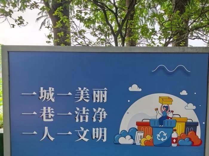 （新诗）七律一首：绿水青山映陶都