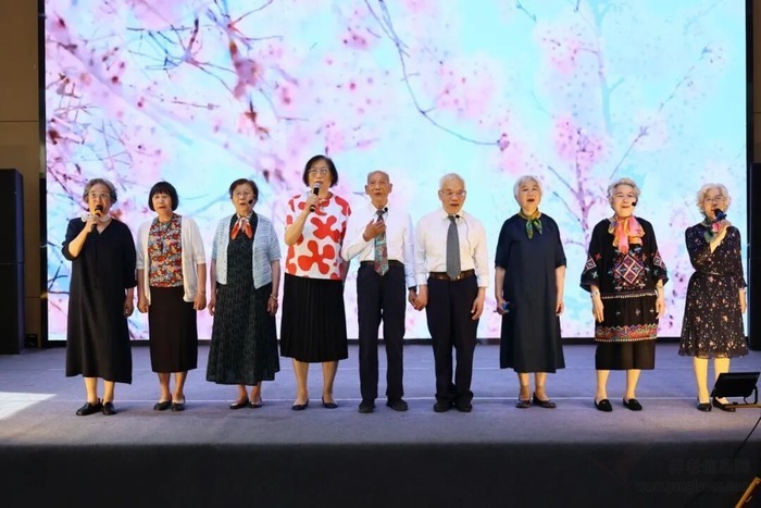 泰康之家·吴园银发达人秀炸场!13个节目不设排名,只拼热爱
