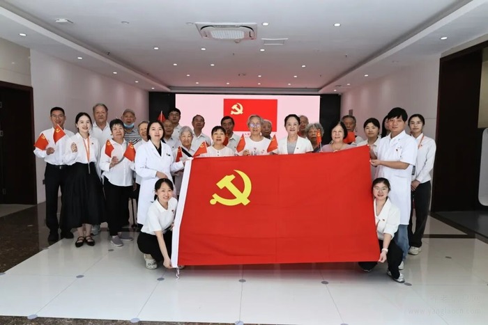 泰康之家·豫园七一特辑:93岁老党员领誓,红歌响彻东花厅