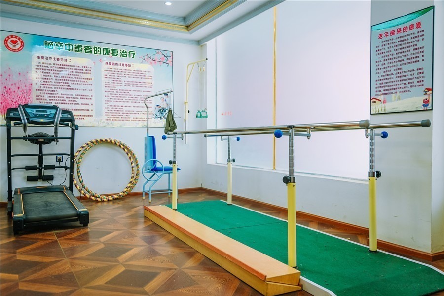 郫都区虹满天康养中心（成都颐锦天泰老年病医院）