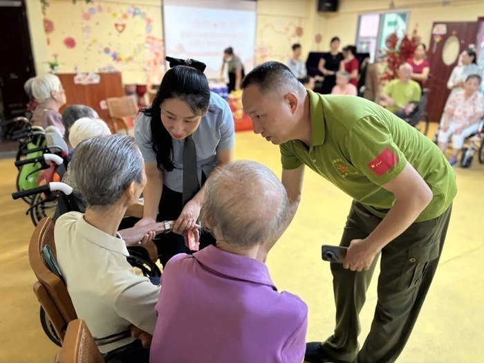 深圳市龙华区晚晴苑养护院：美琳&鸿扬科技爱心慰问暖夕阳