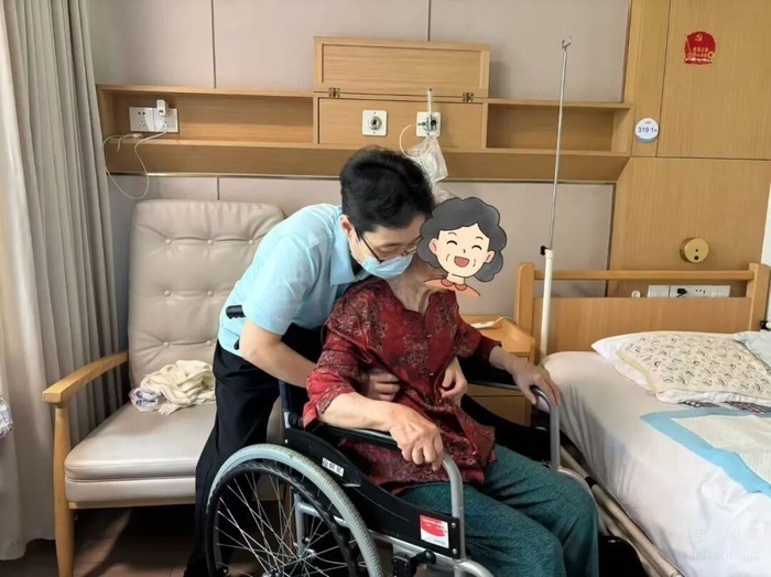 太保家园杭州国际颐养社区:86岁帕金森奶奶的8000次温柔照护奇迹